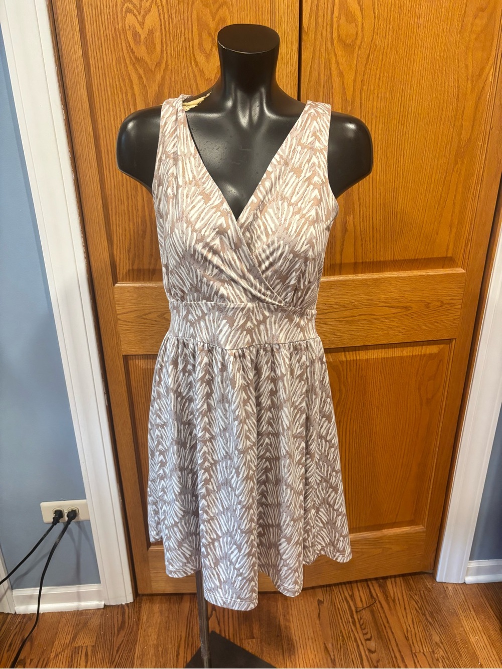 Woolrich Taupe and White V-Neck Sleeveless A-Line Midi Dress